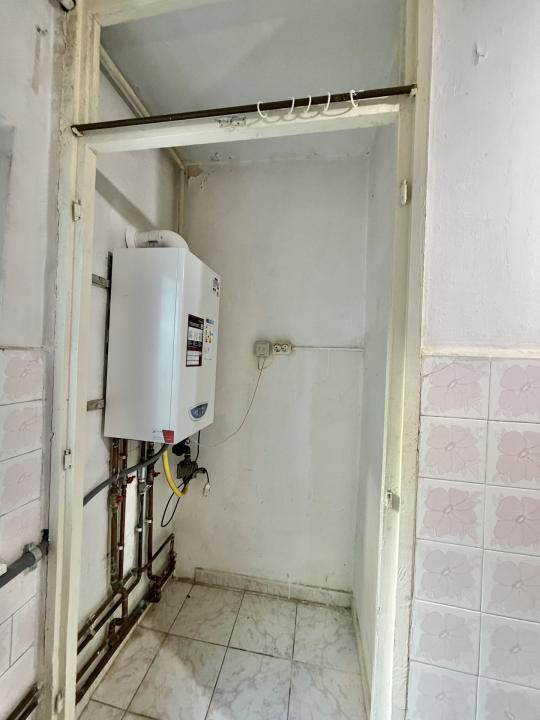 Apartament 4 camere, decomandat, etaj 1, zona Dambovita 