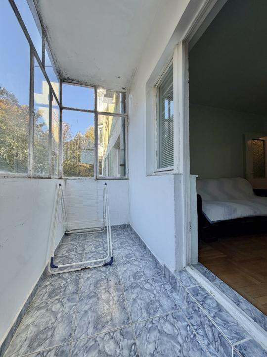 Apartament 4 camere, decomandat, etaj 1, zona Dambovita 