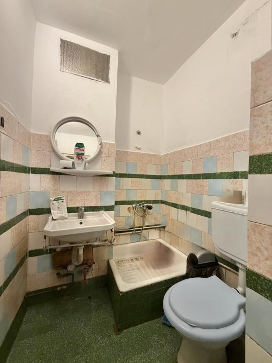 Apartament 4 camere, decomandat, etaj 1, zona Dambovita 