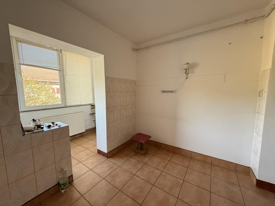 Apartament cu 3 camere, decomandat, 2 balcoane - Soarelui