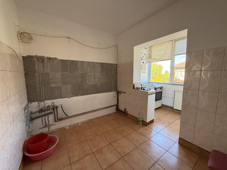 Apartament cu 3 camere, decomandat, 2 balcoane - Soarelui