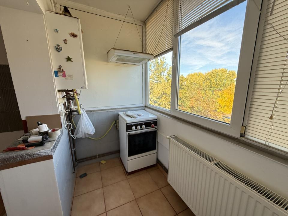 Apartament cu 3 camere, decomandat, 2 balcoane - Soarelui