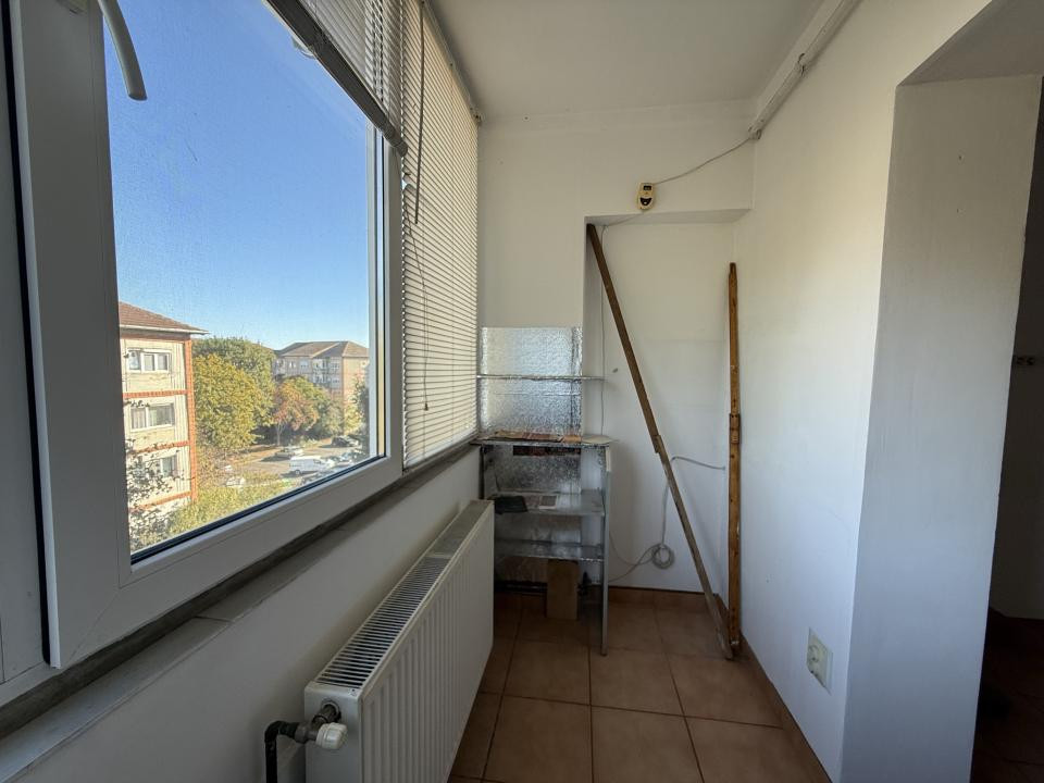 Apartament cu 3 camere, decomandat, 2 balcoane - Soarelui