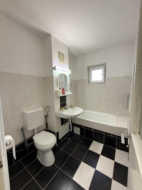 Apartament cu 3 camere, decomandat, 2 balcoane - Soarelui