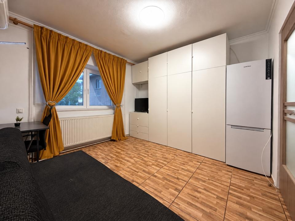 Apartament 1 camera, renovat si utilat complet, etaj 4 - Lunei
