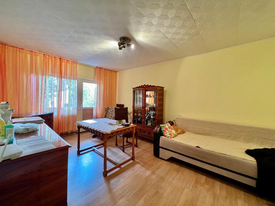  Apartament 4 camere, decomandat, 76mp utili, etaj 1 - Zona Soarelui