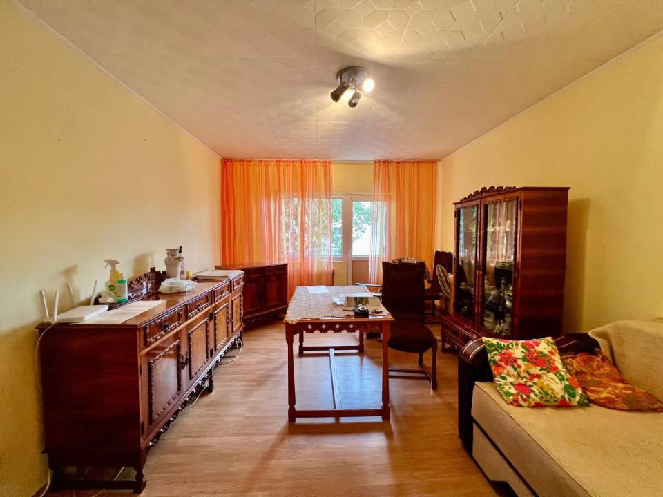  Apartament 4 camere, decomandat, 76mp utili, etaj 1 - Zona Soarelui