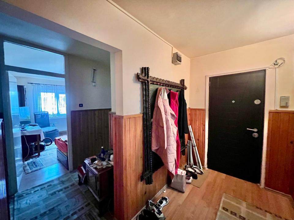  Apartament 4 camere, decomandat, 76mp utili, etaj 1 - Zona Soarelui