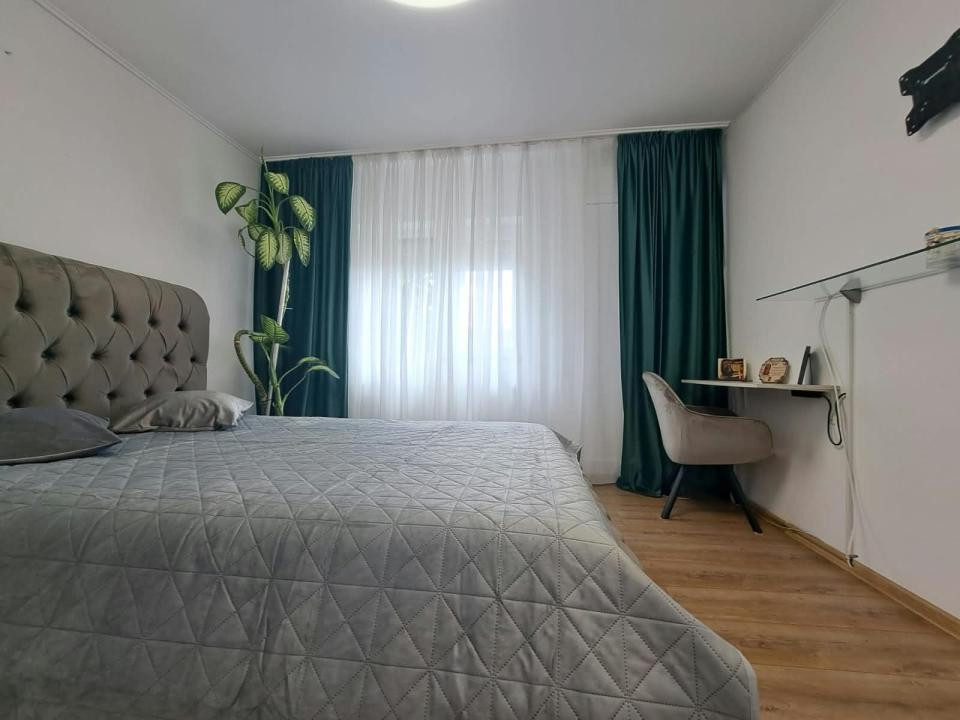 Apartament cu 3 camere - Zona Lipovei
