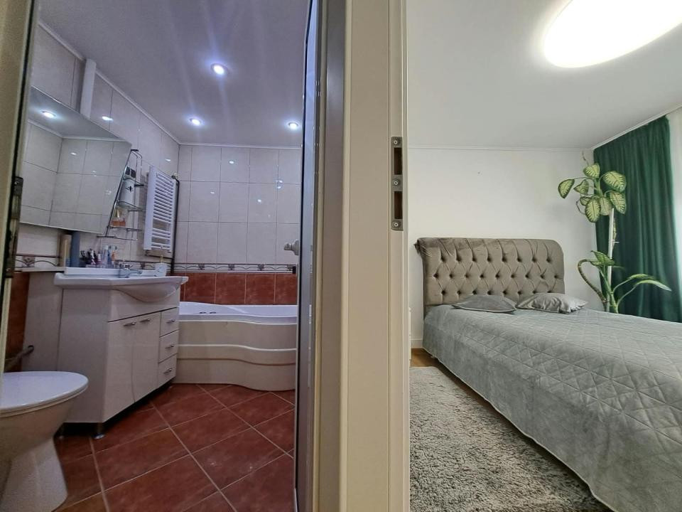 Apartament cu 3 camere - Zona Lipovei