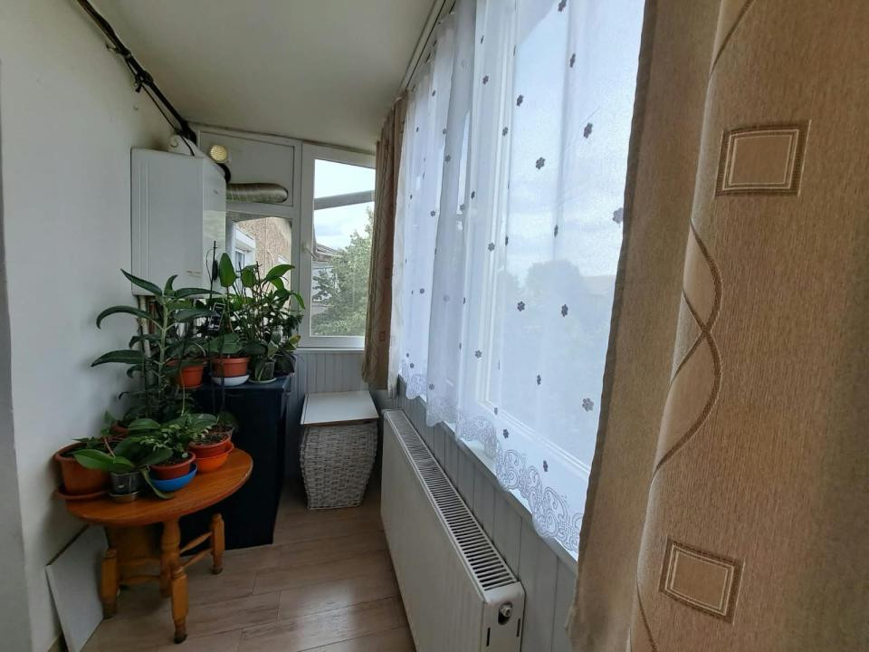 Apartament cu 3 camere - Zona Lipovei