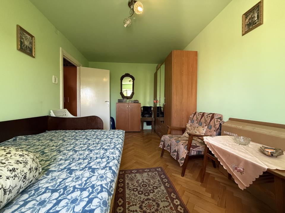 Apartament cu 3 camere, cu boxa si garaj, etaj 2 - Dambovita