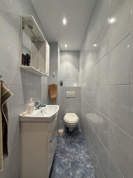 Apartament cu 3 camere, cu boxa si garaj, etaj 2 - Dambovita