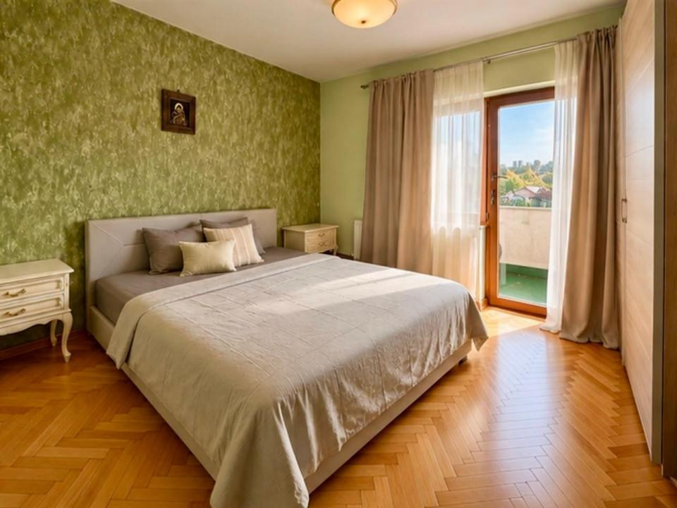 Apartament 90mp + 8mp balcoane, 3 camere - zona Girocului