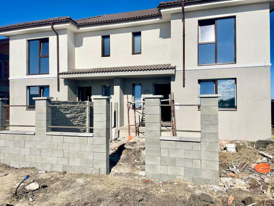 Duplex cu 3 dormitoare, predare la cheie - Mosnita Veche