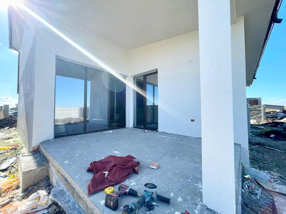 Duplex cu 3 dormitoare, predare la cheie - Mosnita Veche