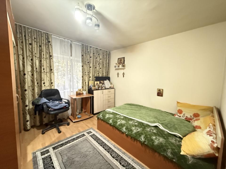 Apartament cu 3 camere, decomandat, 65 mp utili - Girocului