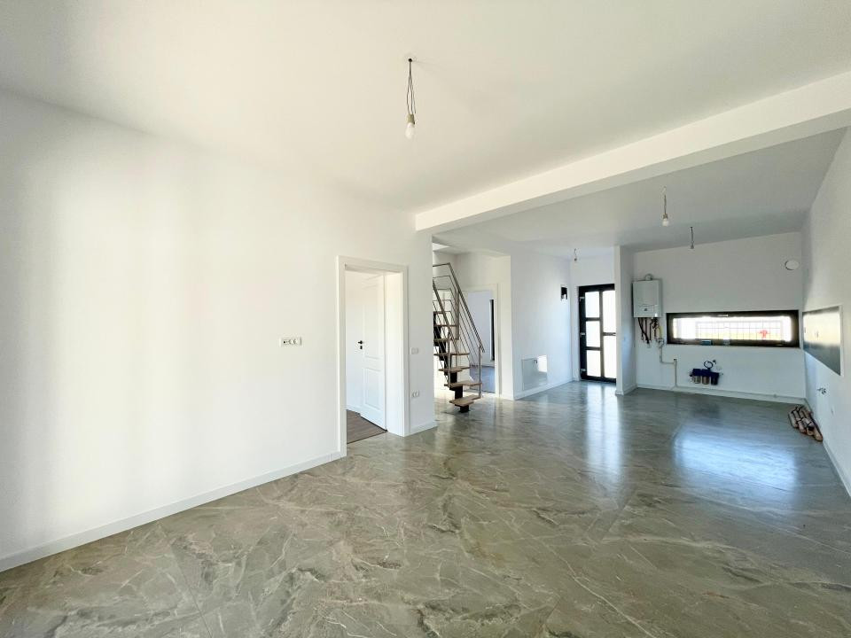 Duplex 4 camere, 94mp utili, 275mp teren - Mosnita Noua
