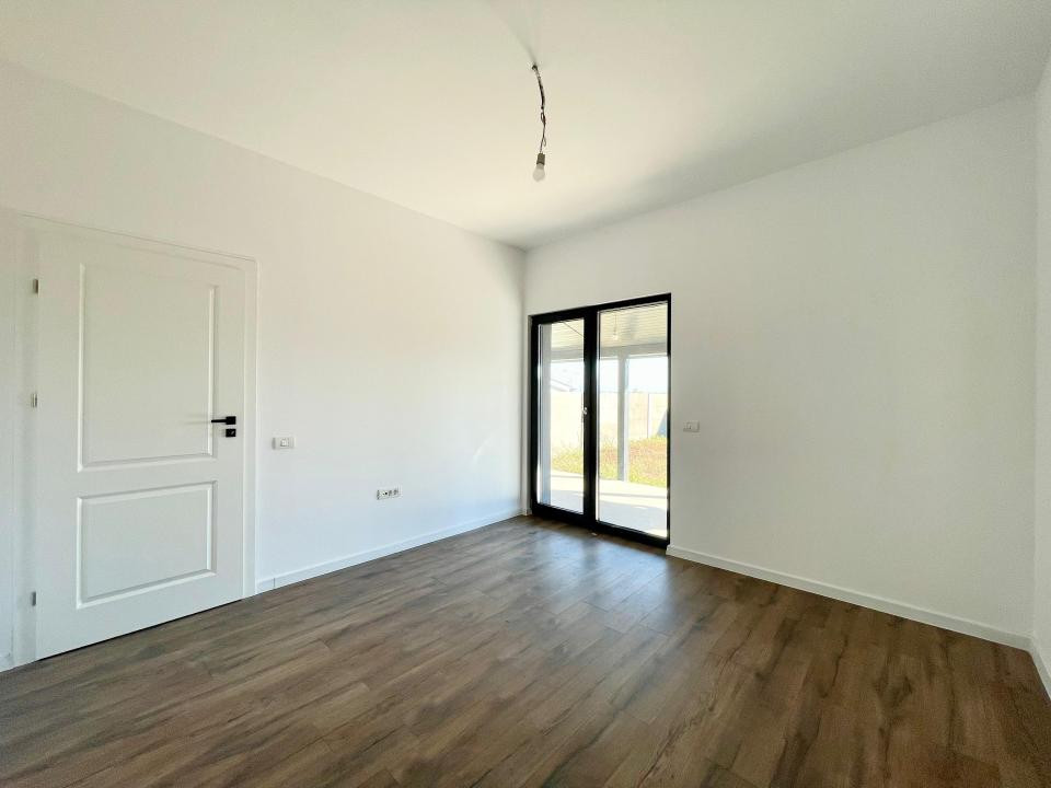 Duplex 4 camere, 94mp utili, 275mp teren - Mosnita Noua