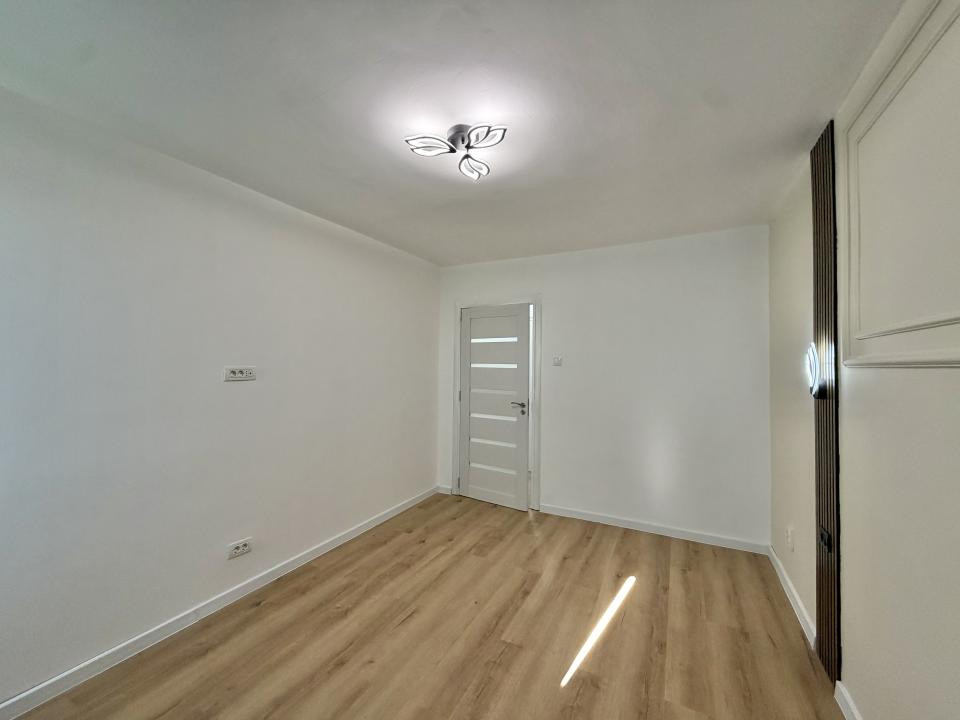 Apartament 2 camere, renovat complet, etaj 9/10, zona Dambovita 