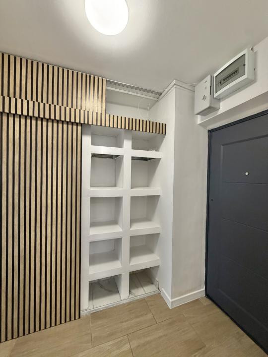 Apartament 2 camere, renovat complet, etaj 9/10, zona Dambovita 