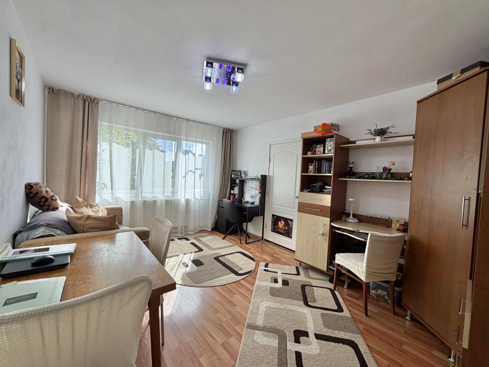 Apartament 2 camere, mobilat, etaj 3, zona Dambovita 