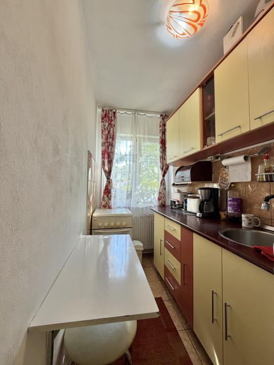 Apartament 2 camere, mobilat, etaj 3, zona Dambovita 