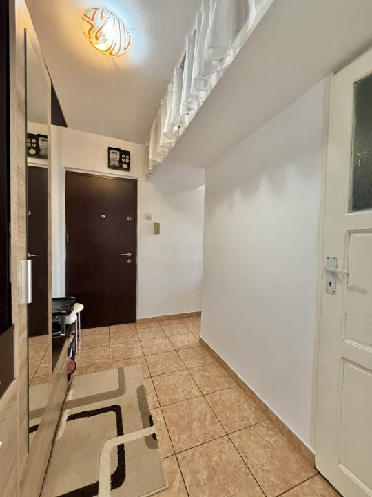 Apartament 2 camere, mobilat, etaj 3, zona Dambovita 