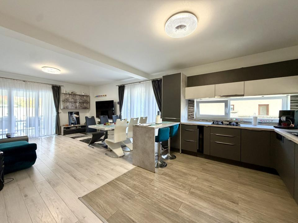 Duplex cu piscina si sala fitness, 4 camere, 113 mp utili - Dumbravita