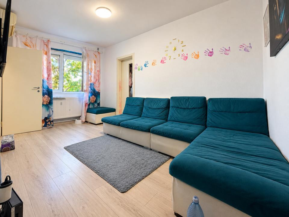 Apartament 3 camere, 48mp utili, etaj 3, centrala proprie-Piata Doina