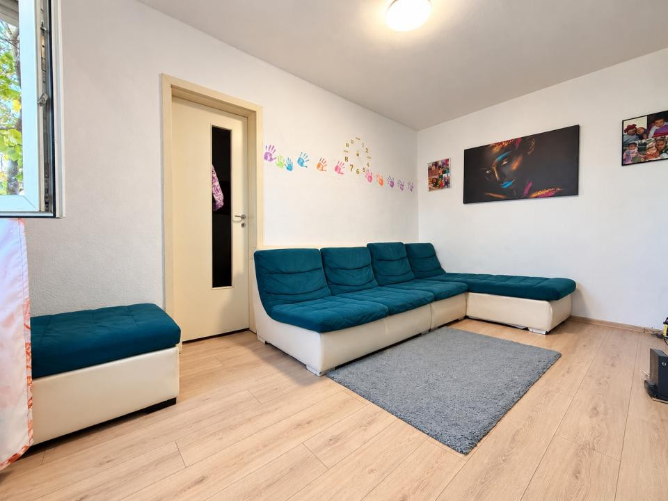 Apartament 3 camere, 48mp utili, etaj 3, centrala proprie-Piata Doina