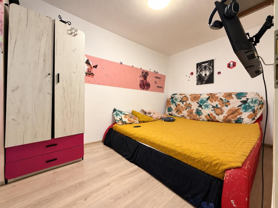 Apartament 3 camere, 48mp utili, etaj 3, centrala proprie-Piata Doina