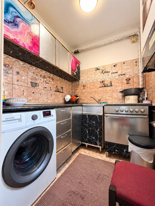 Apartament 3 camere, 48mp utili, etaj 3, centrala proprie-Piata Doina