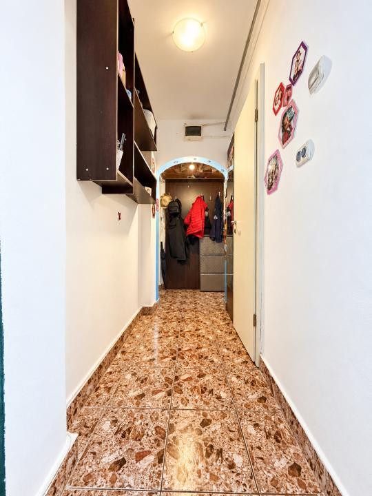 Apartament 3 camere, 48mp utili, etaj 3, centrala proprie-Piata Doina