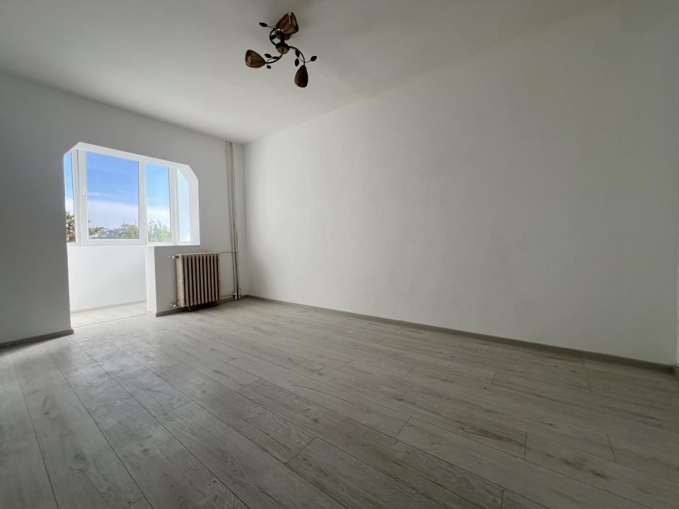 Apartament 1 camera, 22 mp, balcon, etaj 2, renovat - zona Dambovita