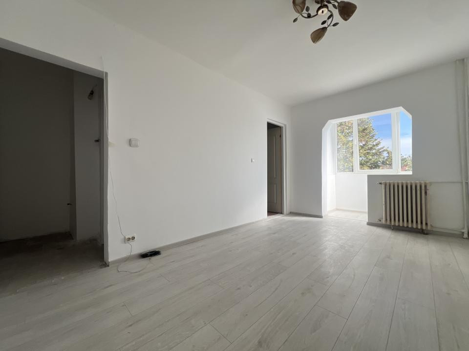 Apartament 1 camera, 22 mp, balcon, etaj 2, renovat - zona Dambovita