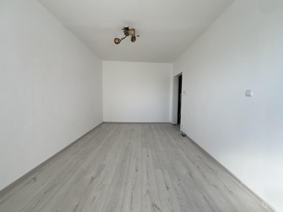 Apartament 1 camera, 22 mp, balcon, etaj 2, renovat - zona Dambovita