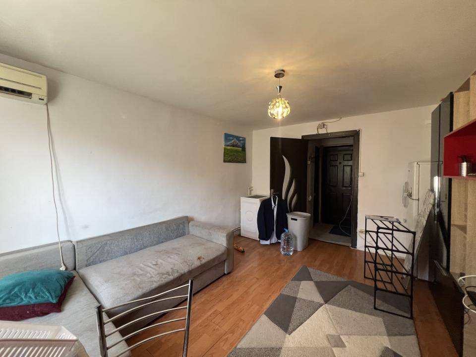 Garsoniera, mobilata si utilata, 20 mp utili, etaj 4 - zona Blascovici