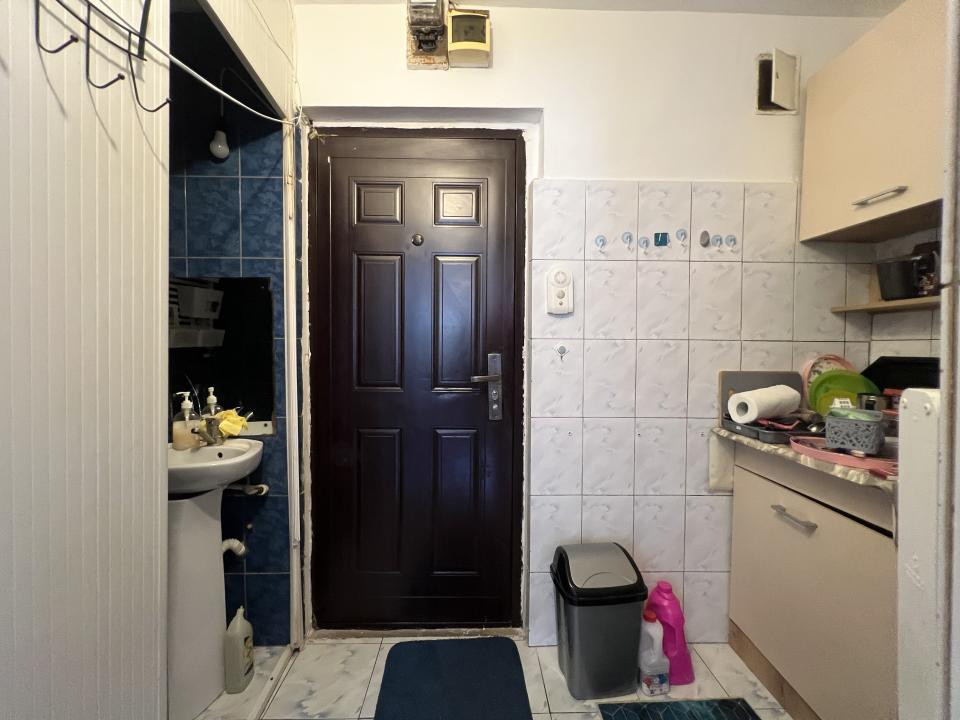 Garsoniera, mobilata si utilata, 20 mp utili, etaj 4 - zona Blascovici