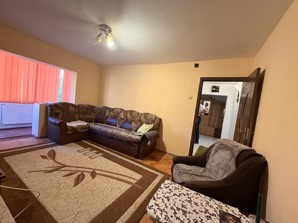 Apartament 3 camere, semidecomandat, 55 mp utili, mobilat, etaj 3 -Girocului