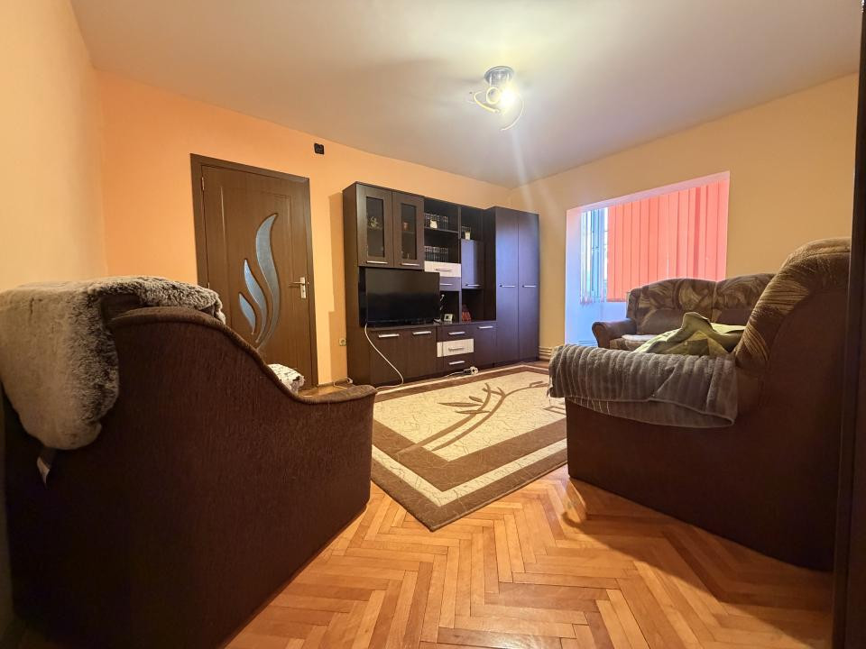 Apartament 3 camere, semidecomandat, 55 mp utili, mobilat, etaj 3 -Girocului