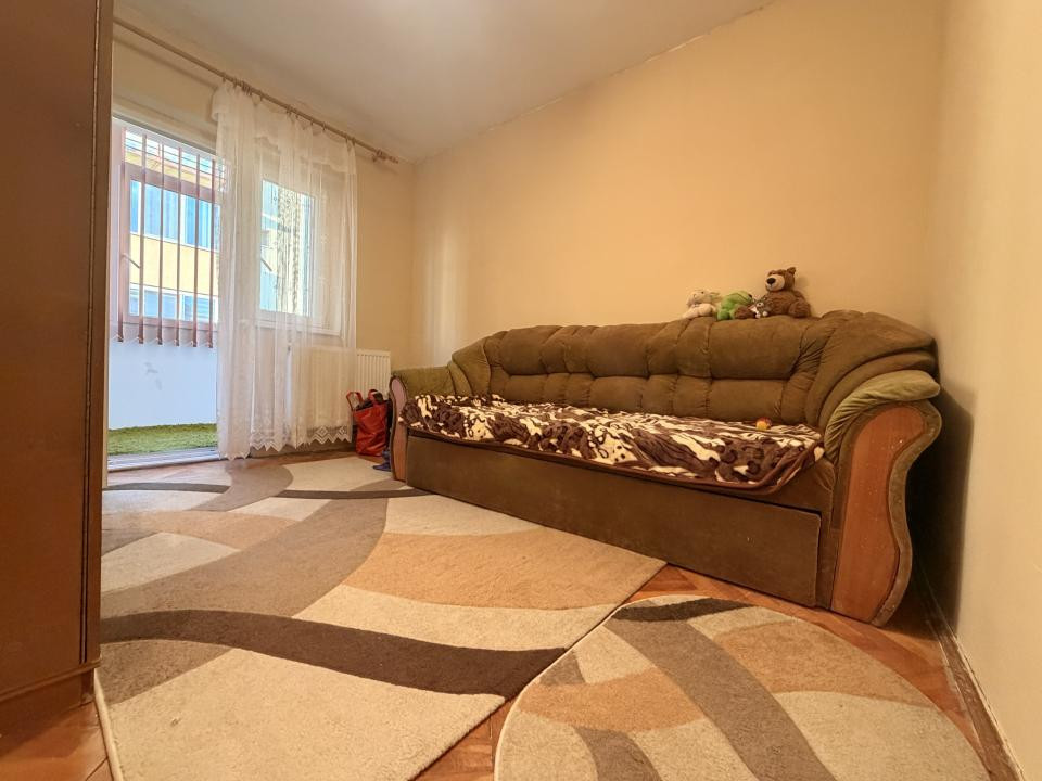 Apartament 3 camere, semidecomandat, 55 mp utili, mobilat, etaj 3 -Girocului