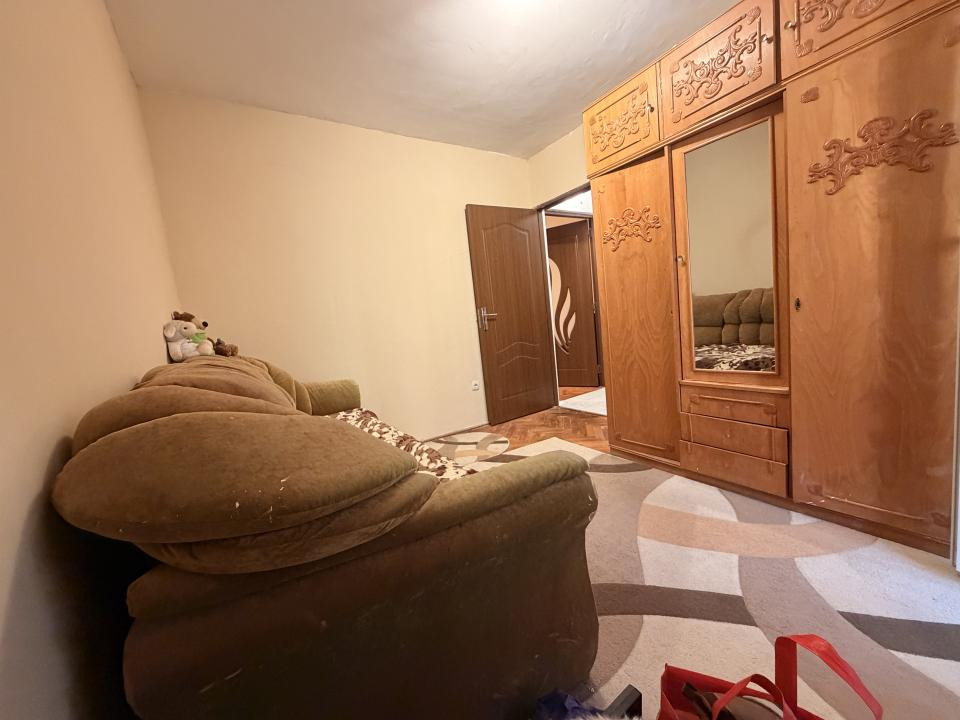 Apartament 3 camere, semidecomandat, 55 mp utili, mobilat, etaj 3 -Girocului