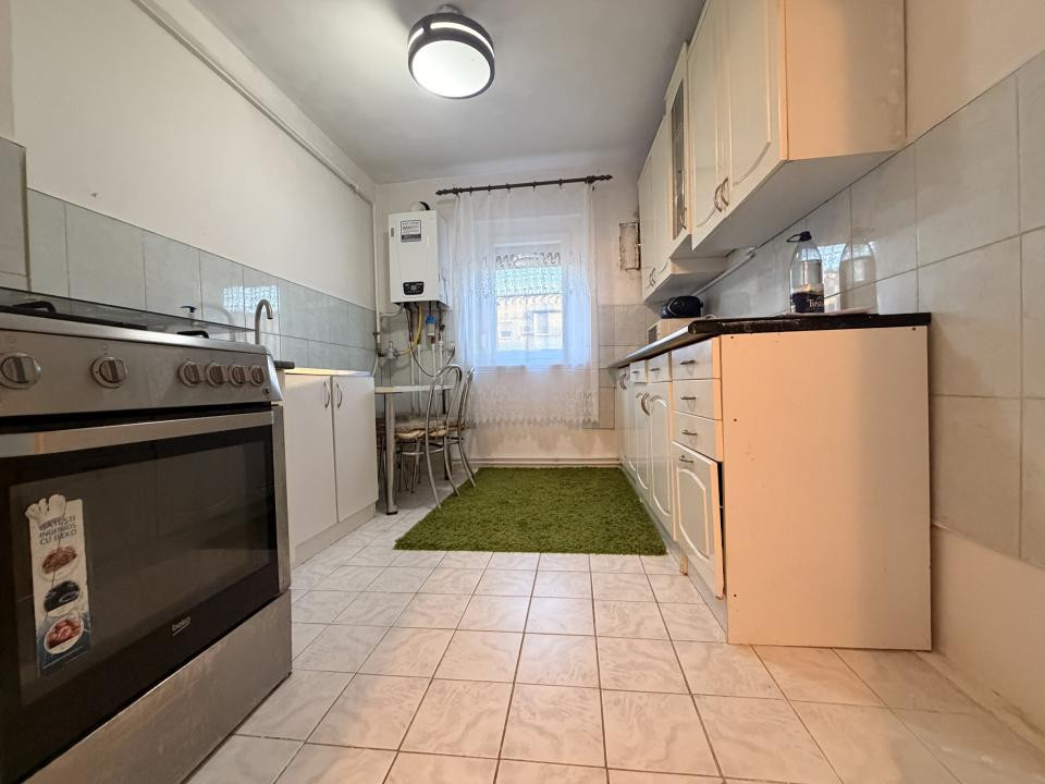 Apartament 3 camere, semidecomandat, 55 mp utili, mobilat, etaj 3 -Girocului