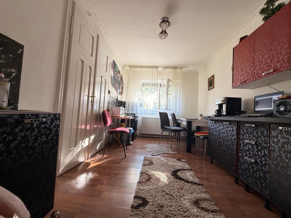 Apartament 3 camere, la casa, 178 mp utili, curte comuna, parter-Modern