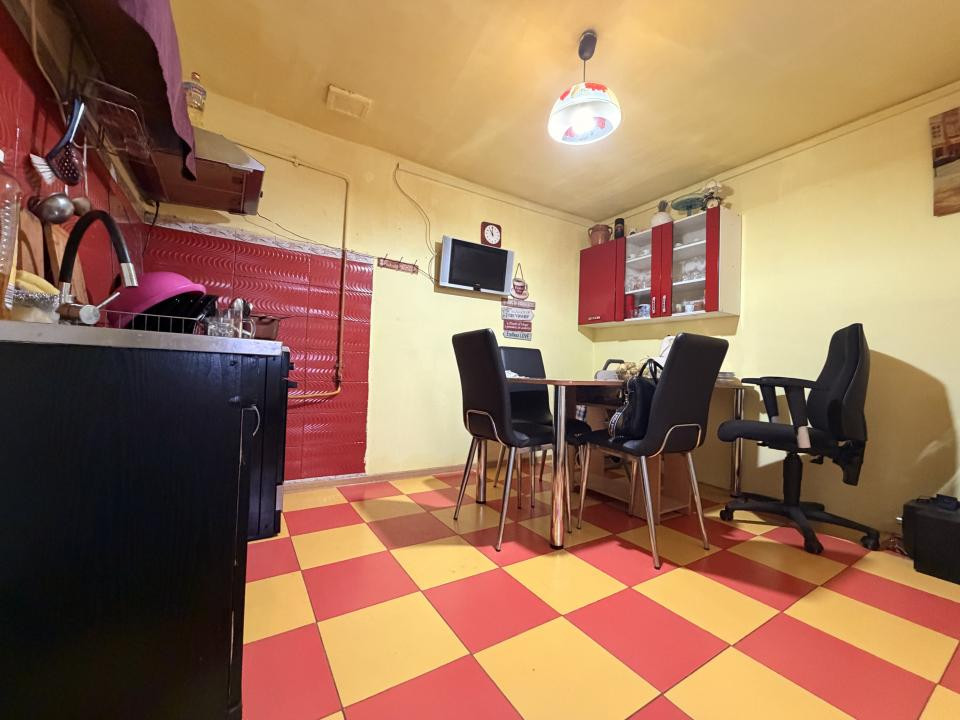 Apartament 3 camere, la casa, 178 mp utili, curte comuna, parter-Modern