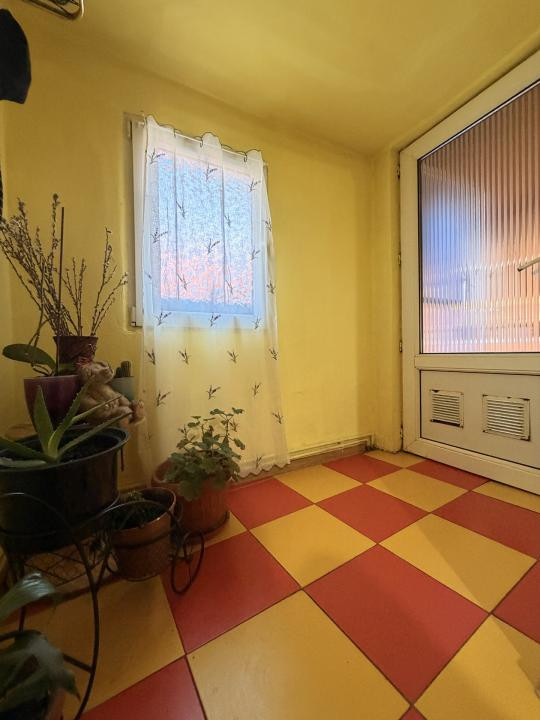 Apartament 3 camere, la casa, 178 mp utili, curte comuna, parter-Modern