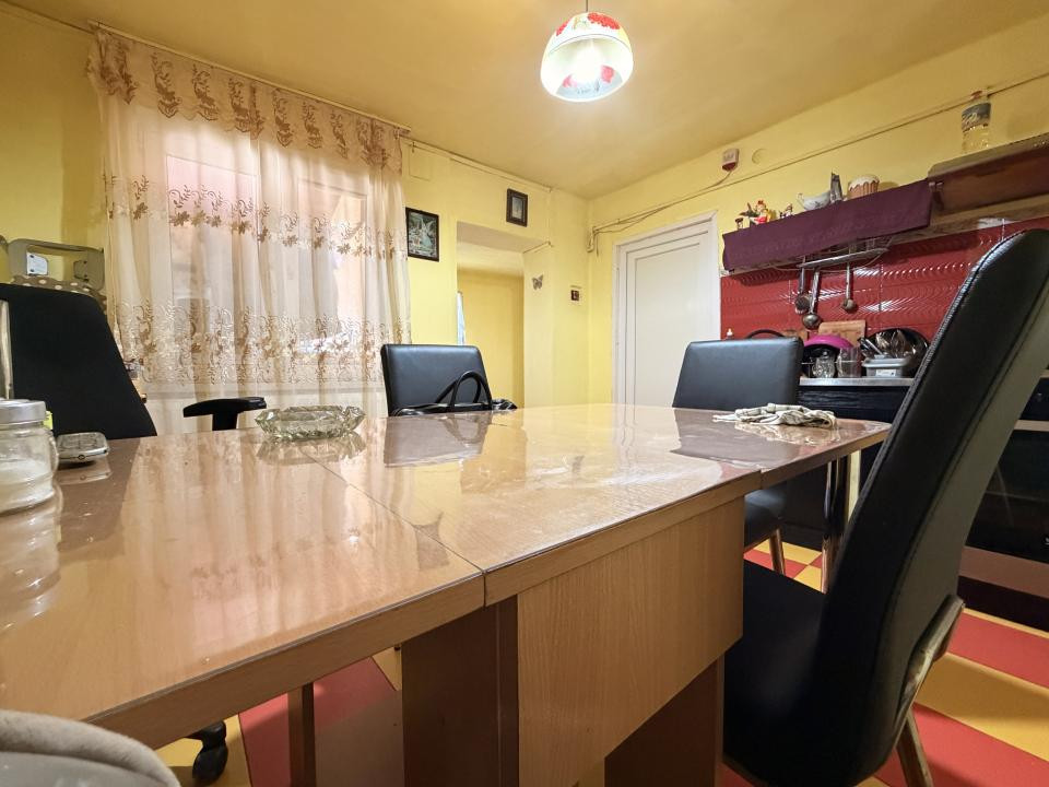 Apartament 3 camere, la casa, 178 mp utili, curte comuna, parter-Modern