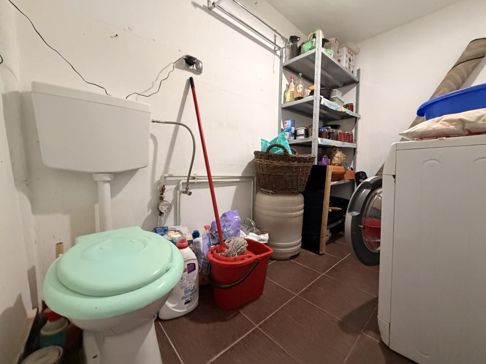 Apartament 3 camere, la casa, 178 mp utili, curte comuna, parter-Modern