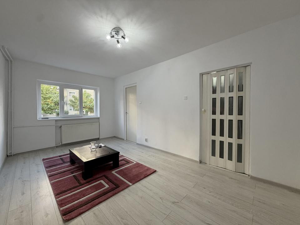 Apartament renovat, 1 camera, 28 mp utili, parter inalt- Zona Lipovei